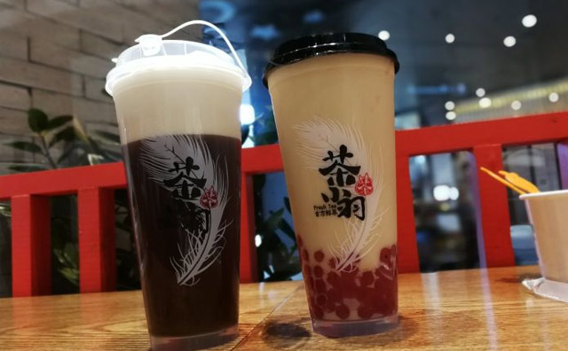 茶消玉露奶茶品牌的建立，来源于一个美丽而神秘的传说。同时也导致了后来的女神传茶，教东方仙草走向世界。协助茶圣陆羽撰写《茶经》，这是一部关于中国灿烂茶文化的传奇故事。宁波茶消玉乳茶为消费者准备了多种奶茶